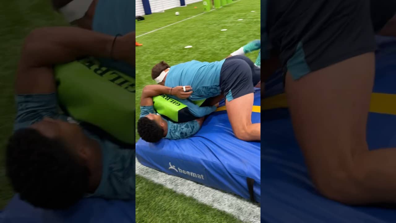 How do rugby players warm up for contact? 💥
