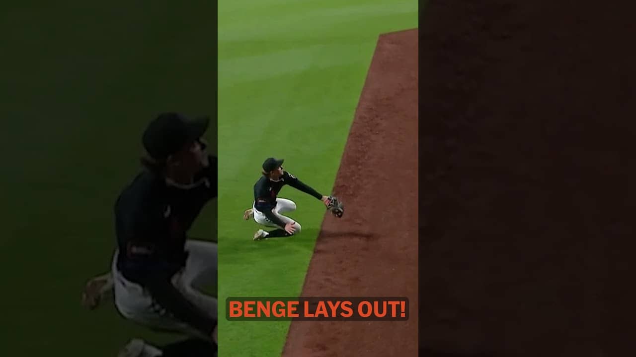 Carson Benge's SPECTACULAR tumbling catch 💎 | MLB Highlights