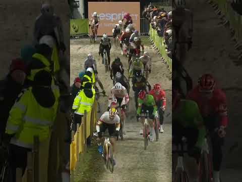 Tibor Del Grosso monsters through the sand 😳 The Dutchman cruises into the lead on lap one.