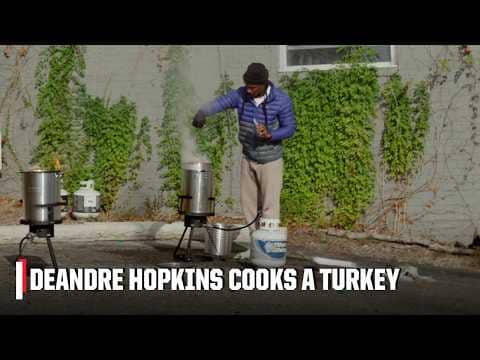 Cooking a Thanksgiving turkey with DeAndre Hopkins 🍗