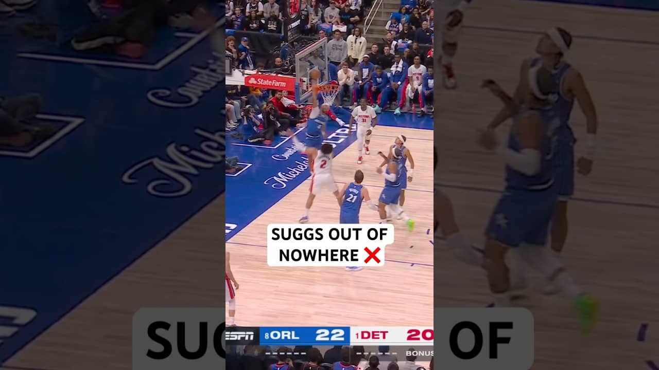 Jalen Suggs out of nowhere with the block!