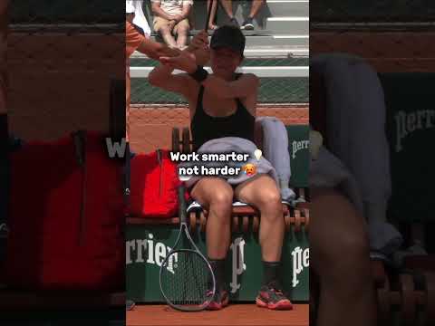 Clever solution ☂️☀️#rolandgarros