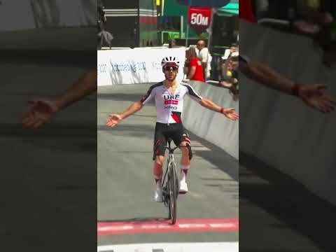 Adam Yates storms to the stage win and moves into the race lead 🫡⛈️