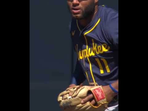 Jackson Chourio robs a three-run homer 😱