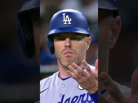 Freddie Freeman couldn't believe that his former teammate Michael Soroka was trying to pick him off😭