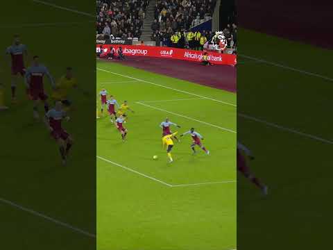 Trademark Nicolas Pepe left-foot finish 😮‍💨