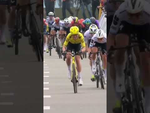 Marlen Reusser plays it cool to win Dwars door Vlaanderen! 😎