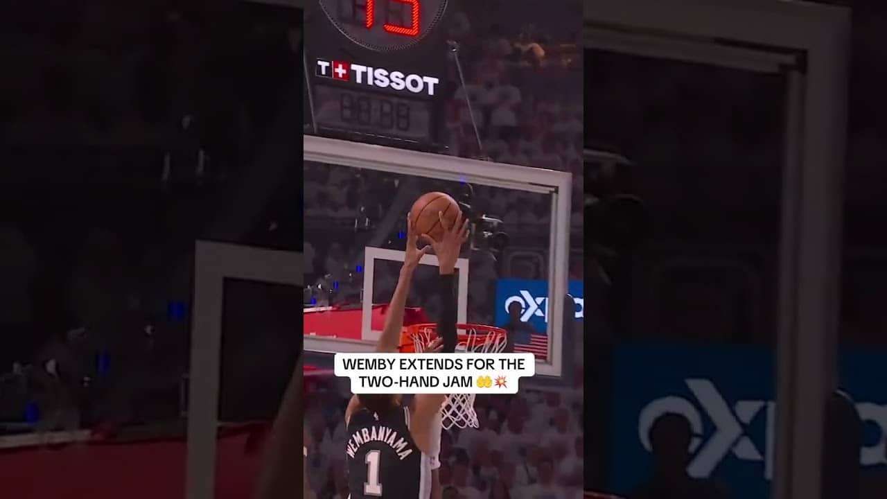 Wemby shows off his length with the two-hand jam 🔥