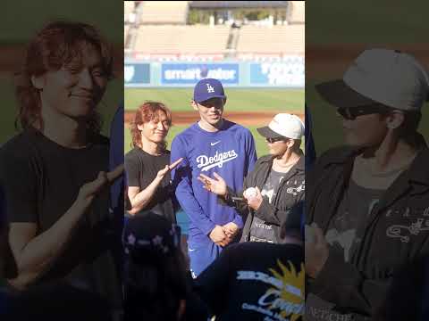 Legendary K-pop icons G-Dragon and Daesung of BIGBANG are in attendance for tonight’s Dodgers game!