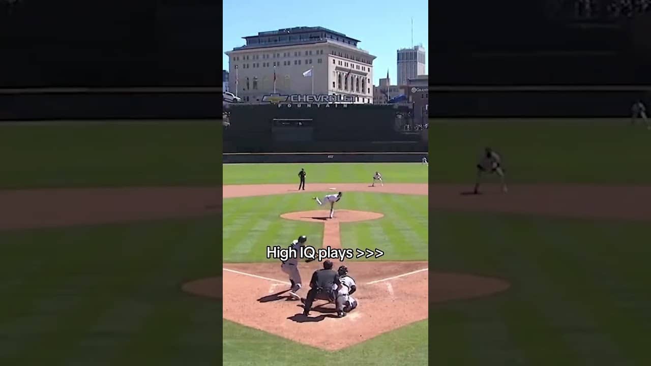 Heads up play by the catcher 👀