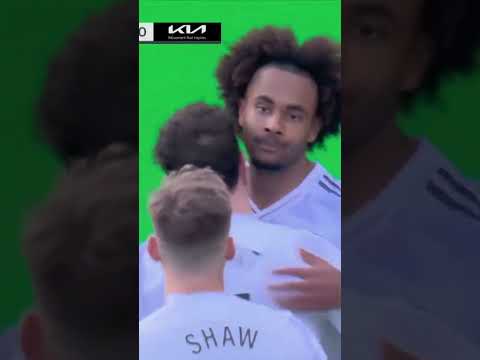 How did Joshua Zirkzee score this?! 😲