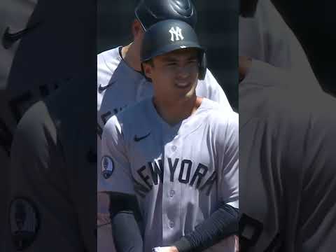 Yankees score 13 RUNS in the third 😱