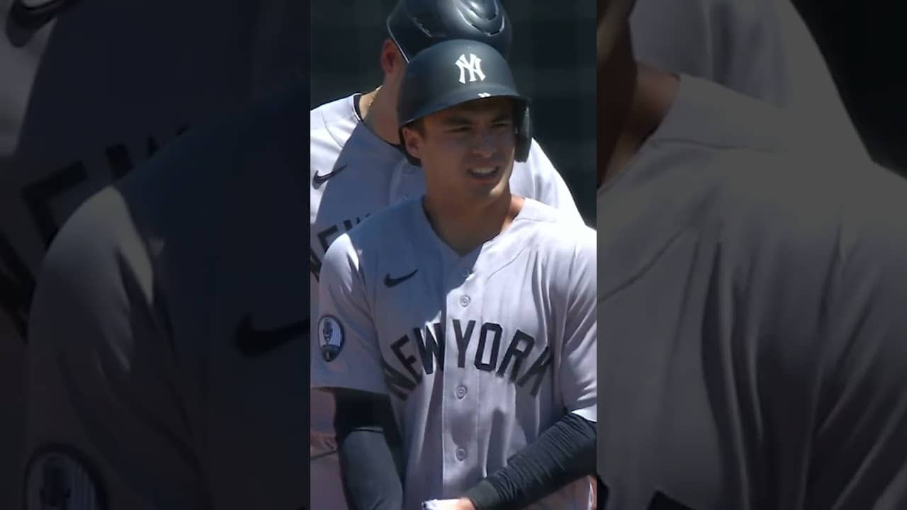Yankees score 13 RUNS in the third 😱