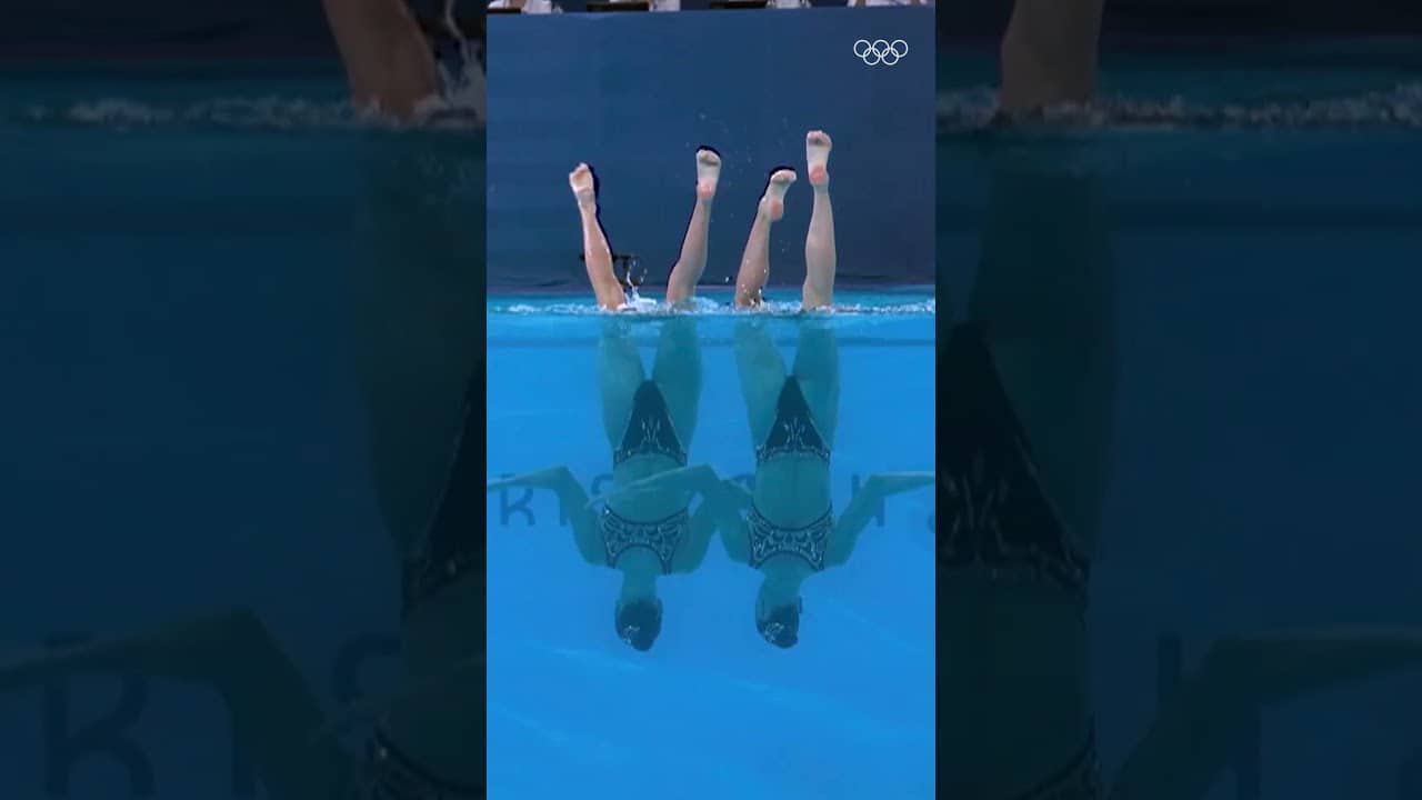 A calm one to end your weekend with this masterpiece music. 🎶 #Olympics #ArtisticSwimming