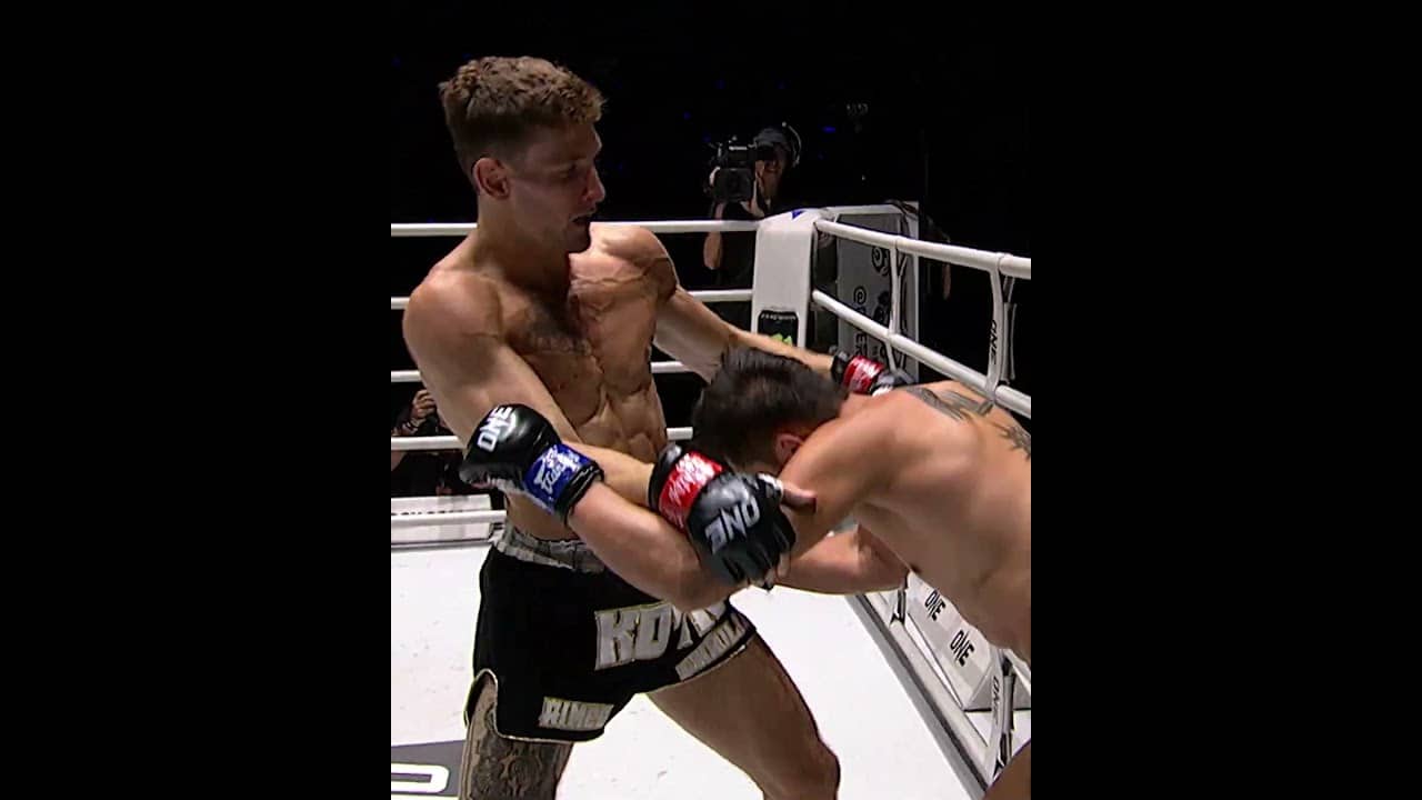 Flash back to the MONSTROUS clash between Nico Carrillo and Saemapetch! 🤯🔥