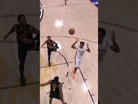 Derik Queen connects w/ Karlo Matkovic for alley-oop #pelicans #cavaliers #highlights