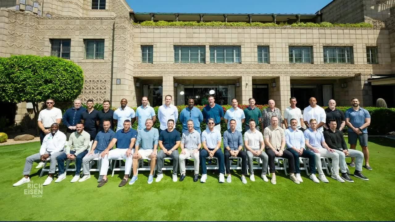 INFAMOUS NFL COACHES PHOTO 📸 Where is each coach sitting & why? 👀 | The Rich Eisen Show