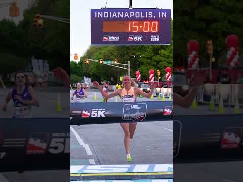 Another one for Karissa Schweizer 🔥 She wins the U.S. 5K title with the only sub-15 performance 👏