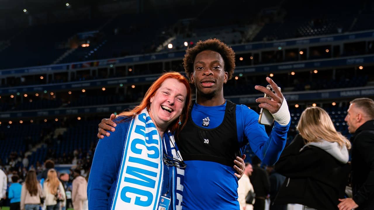 Terry Scott, fan inconditionnelle de Martial Godo de la D7 Anglaise à la Coupe d'Europe 💙