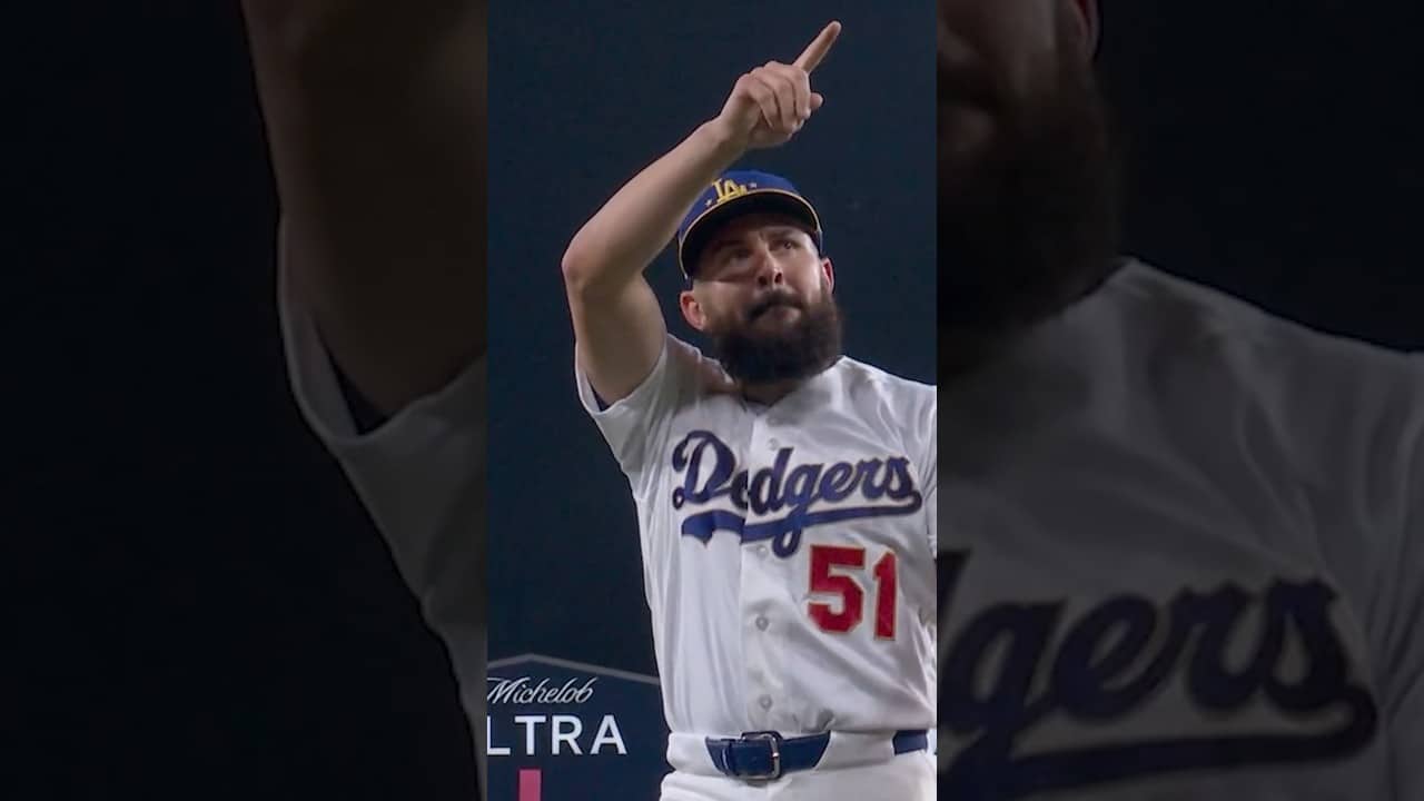 Dodger fans showed out for Alex Vesia in his return to LA. 🙌 #dodgers #sports #losangeles