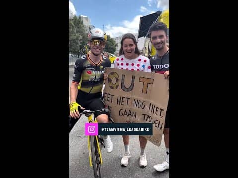 When Julian Alaphilippe brought this super-fan and Wout van Aert together! 😅