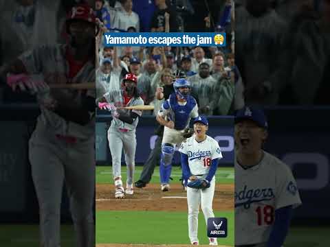 Yoshinobu Yamamoto gets Elly De La Cruz to escape the bases-loaded jam 😤