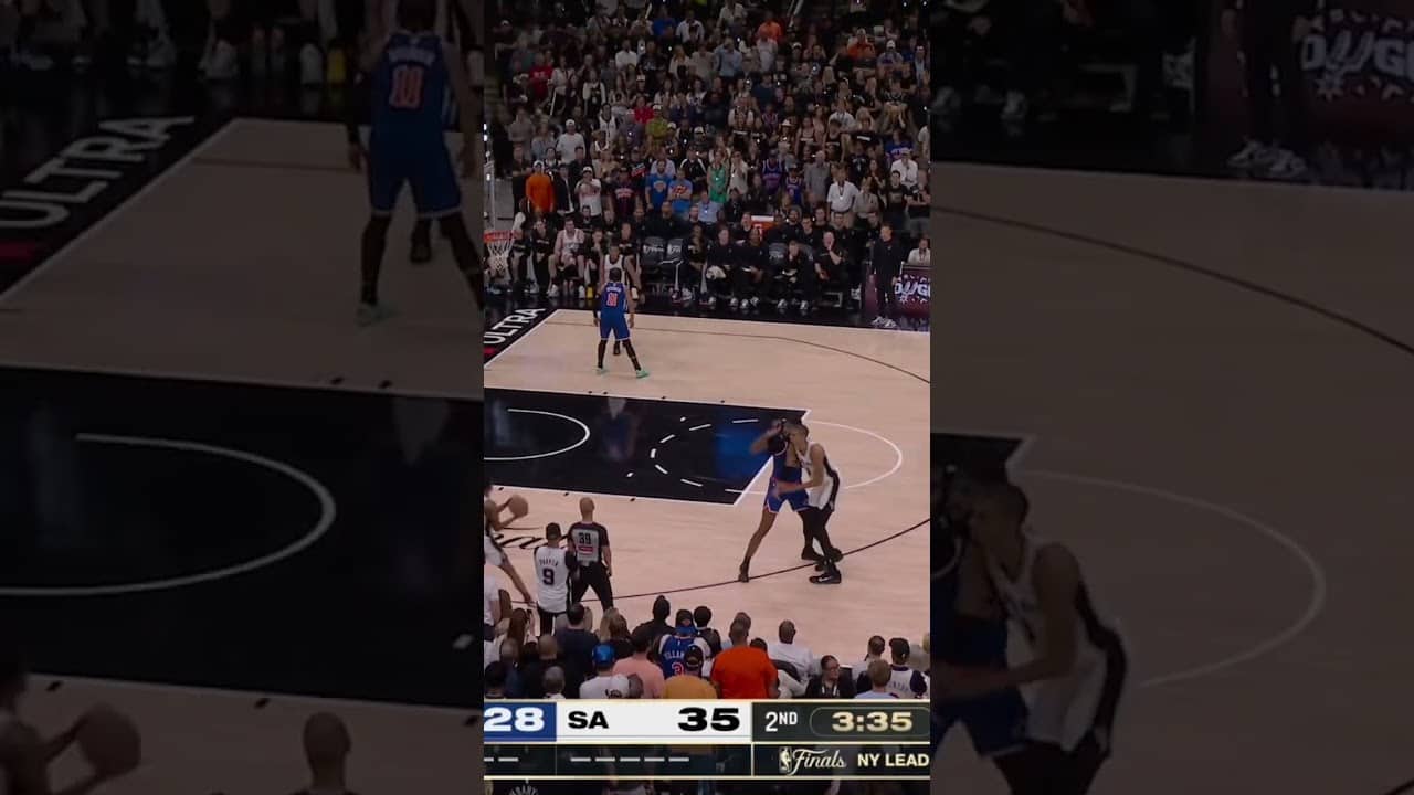 SWIPA RIGHT ON TIME 🚨 #DeAaronFox #Threepoints #Spurs #NBA