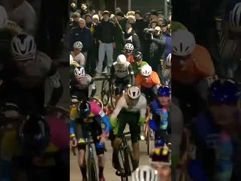 HUGE CRASH on the start line 😱 Michael Vanthourenhout crashes in Diegem and brings down others.