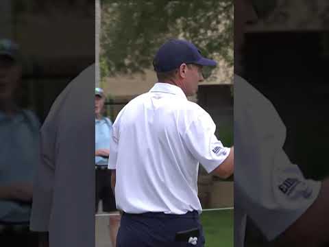 Steven Alker takes this co-lead with this BEAUTIFUL birdie 🐦🤩