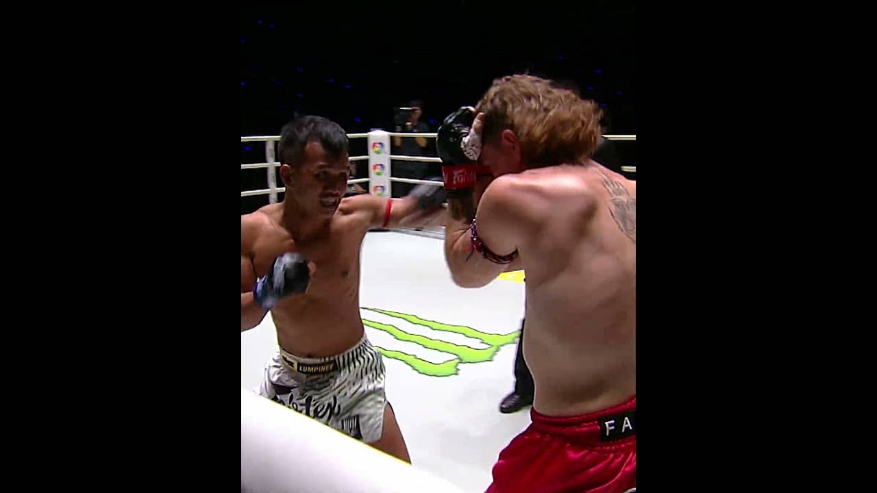 CLUTCH FINISH 🏁 When Saw Min Min and Josh Trowbridge collided in a CRAZY Muay Thai battle!