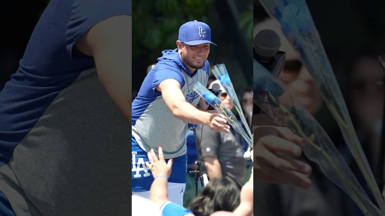 Miggy Ro handing out flowers to Dodger fans for Mother’s Day. 🥹 #dodgers #sports #losangeles