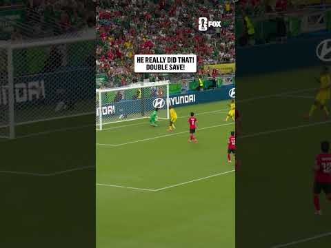 A DOUBLE save from Kim Seung-Gyu to keep South Africa off the scoresheet 🇰🇷