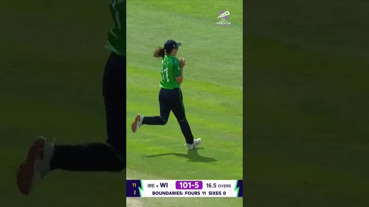 Arlene Kelly juggles but completes the catch to remov Jahzara Claxton 👀 #T20WorldCup