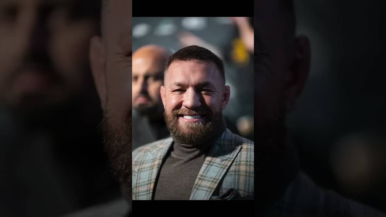 Conor McGregor let him take a photo on the spot 🤝 (via @southstreetsam/TT)