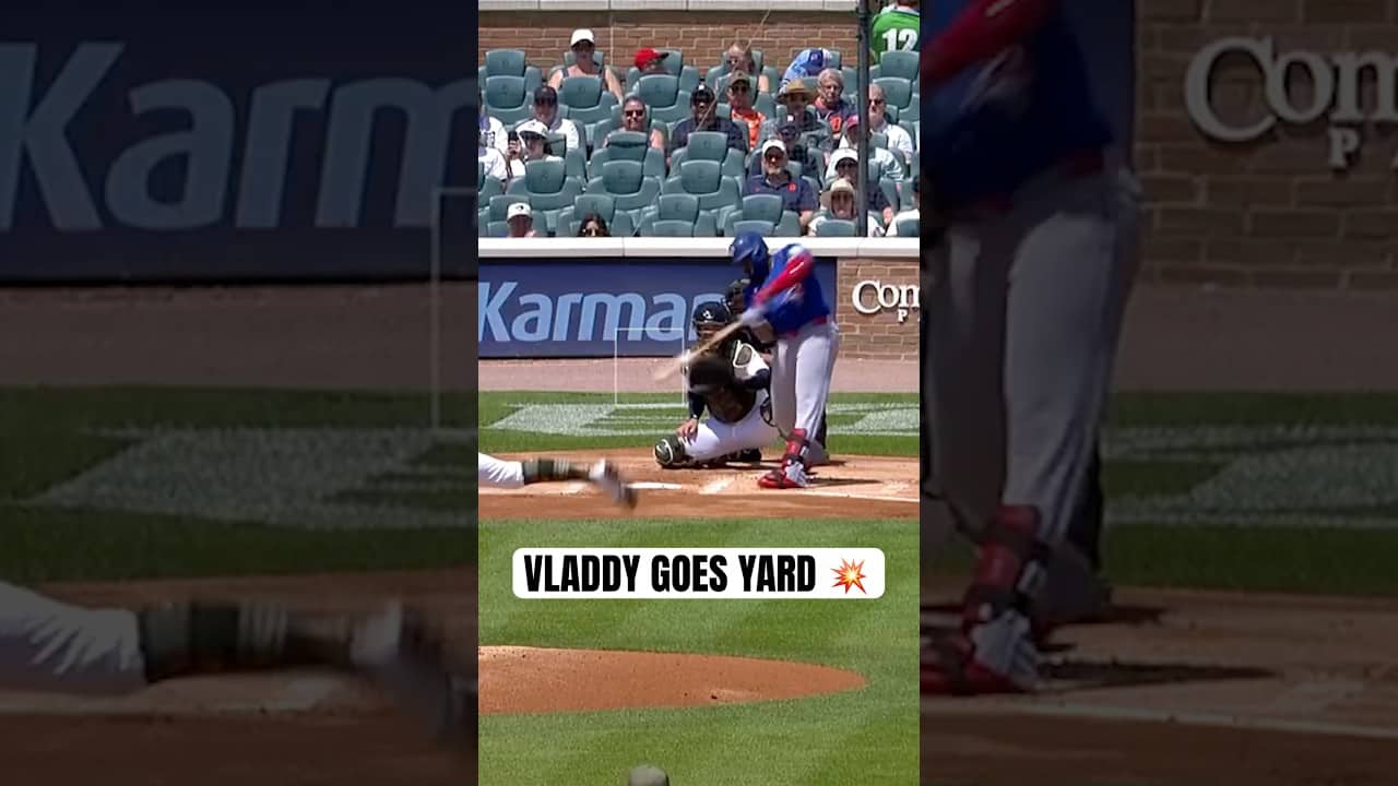Vladimir Guerrero Jr. homers in his first at-bat in the 2 spot 😤 #MLB #BlueJays #PLAKATA