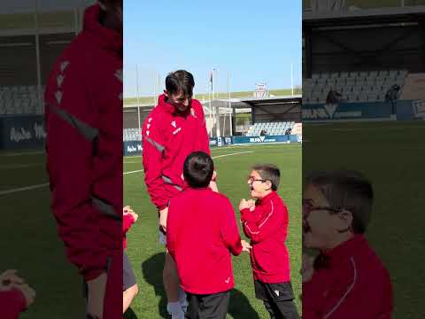 ❤️ El encuentro de Budimir con un pequeño rojillo