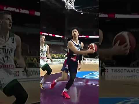 Don’t stop watching Wemby in this sequence 👽 #FIBAU19