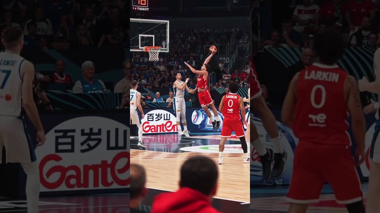 The defender just stood there and watched 😳 #Eurobasket