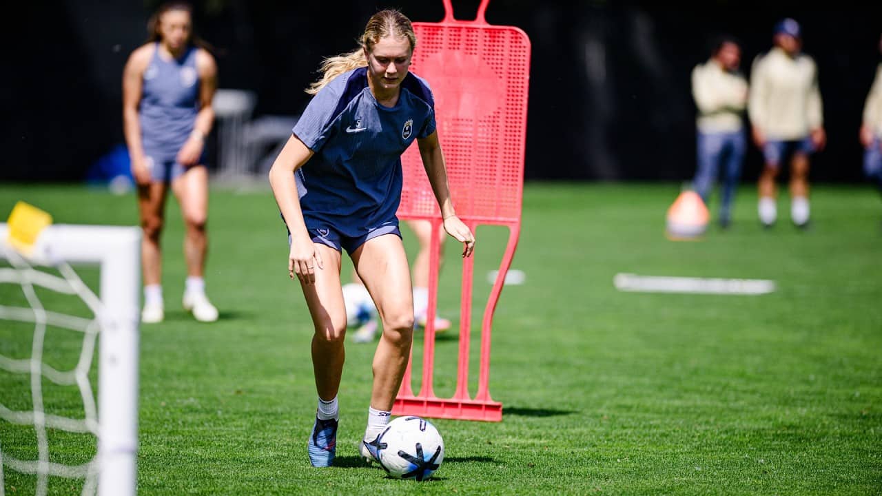 Press Conference: Maddie Dahlien on  Dealing with Physicality
