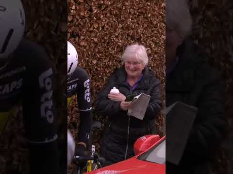 De Lie gave a bottle to a lucky spectator during his mechanical  at last years Omloop Nieuwsblad 😅