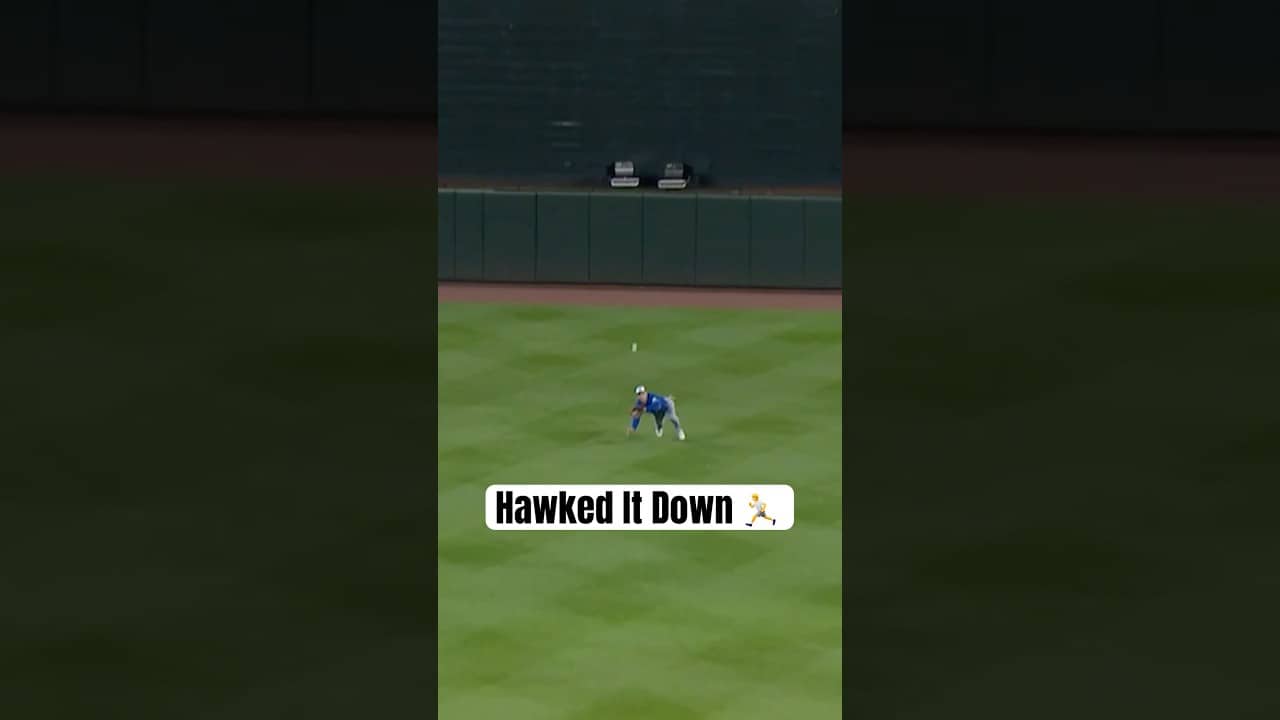 Daulton Varsho tracked it down 😤 #MLB #BlueJays