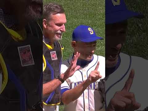 Ichiro threw out a first pitch to Randy Johnson after having his number retired last night! 🔱