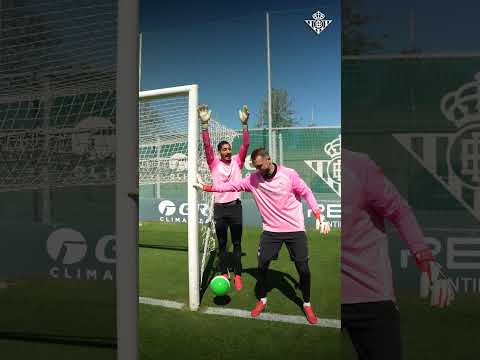 RETO de REFLEJOS para CELEBRAR el Día Internacional del POTERO 😃🧤 #realbetis #shorts