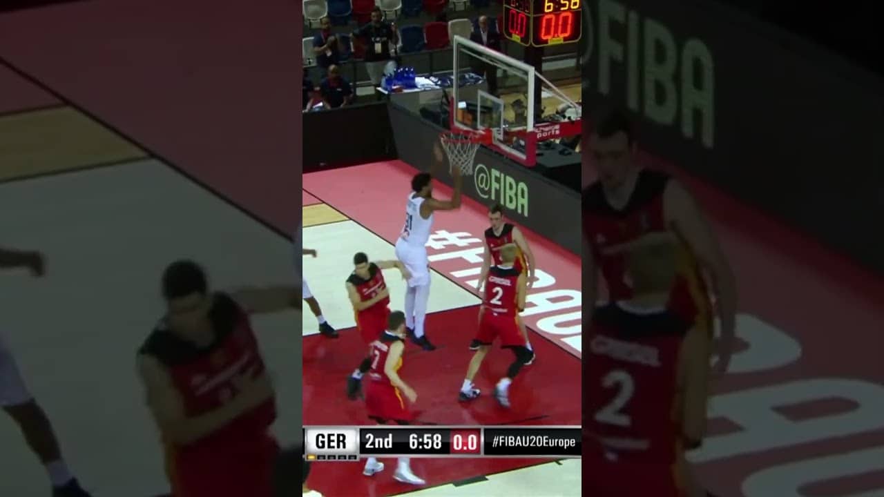 Was that a travel?! 😳 #FIBAU20