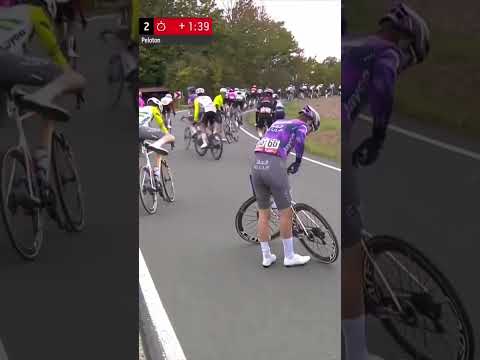 Getting in that cyclocross mood, Luke Durbridge? Everyone was able to remount in Münsterland Giro.