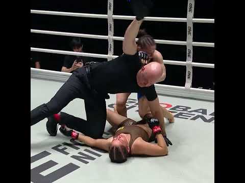 OUT COLD 😱 Anastasia Nikolakakos KOs Victoria Souza with ONE second left in Round 1!