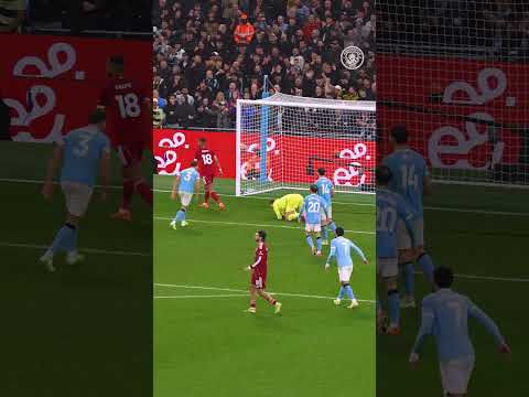 Donnarumma doing Donnarumma things 🧤#gigi #football #mancity #save #shorts #premierleague