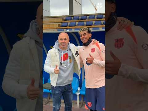 Welcome back, Iniesta 👋 #shorts #fcbarcelona #football