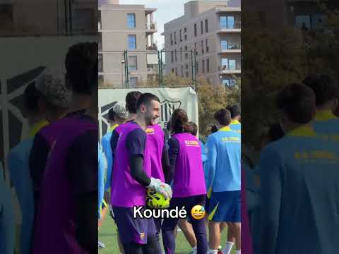 Jules Kounde stayed still 😂 😅 (via @fcbarcelona/TT)