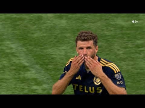 Thomas Müller HAT TRICK in Vacouver Romp!!